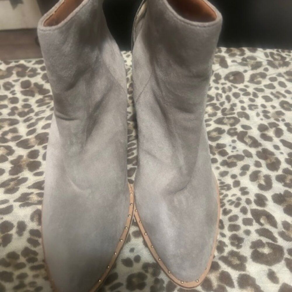 CCOCCI Gray Suede zip back with tassel on zipper ankle boots, size 8
